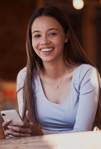 Customer testimonial video thumbnail - Beverages industry